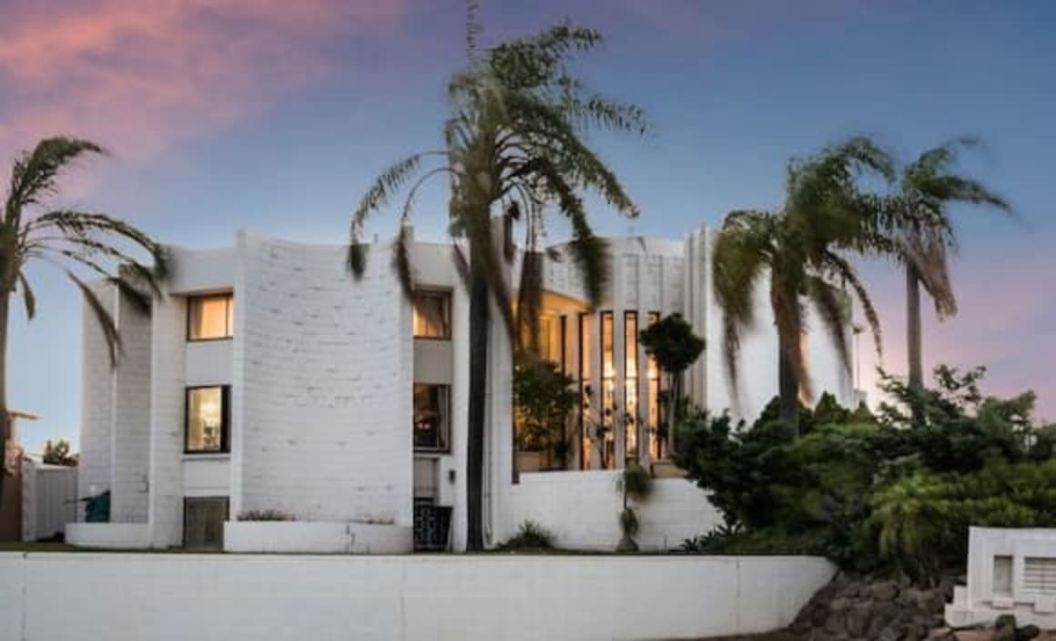 Iwan Iwanoffdesigned City Beach house up for sale